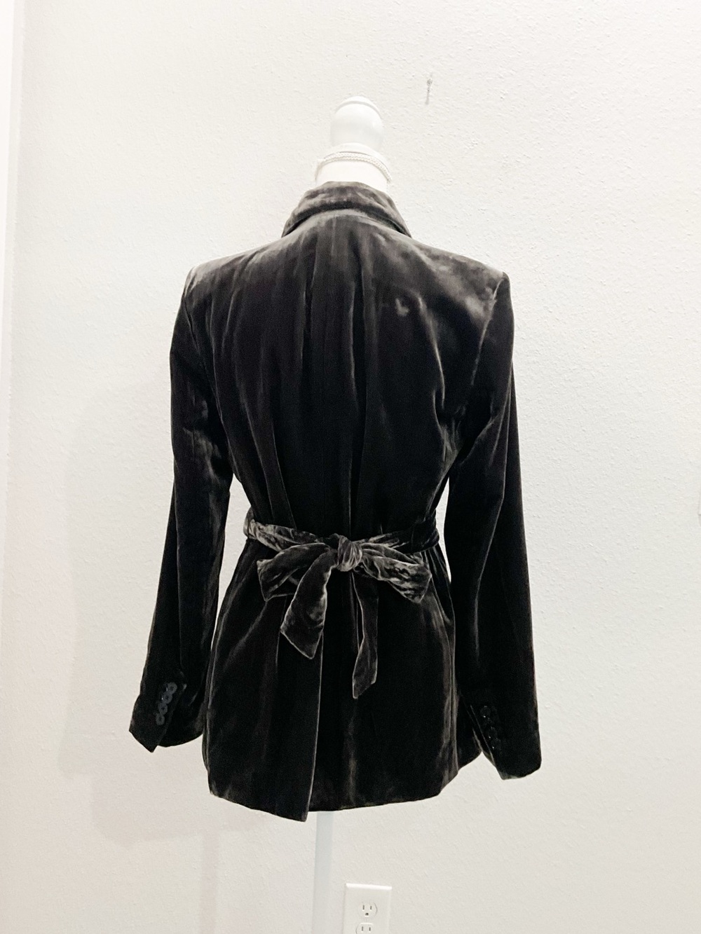 Ann Taylor Women's Velvet Belted Blazer Size 6 - Picture 6 of 11